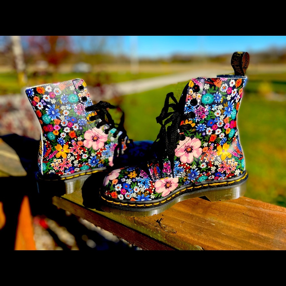 Doc martens floral
